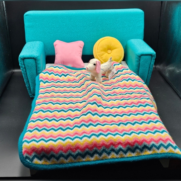 American Girl Maryellen's Sofabed Set - Retired - Picture 3 of 6